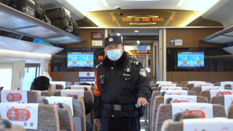 新春走基层|不能回家过年的他们,守护了通往千家万户的团圆路