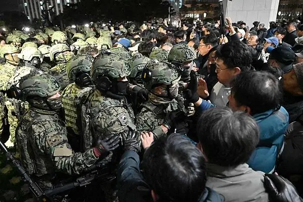 韩国6小时戒严闹剧，尹锡悦“政治自杀”_韩国6小时戒严闹剧，尹锡悦“政治自杀”_