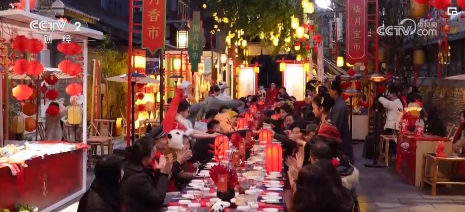 _迎新春活动“花样”翻新 沉浸式感受“烟火里的中国年”_迎新春活动“花样”翻新 沉浸式感受“烟火里的中国年”