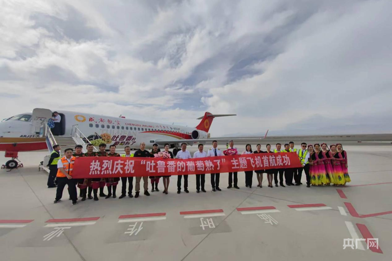 【新质新造】新疆文旅点亮“第九产业” 奔赴“诗和远方”_【新质新造】新疆文旅点亮“第九产业” 奔赴“诗和远方”_