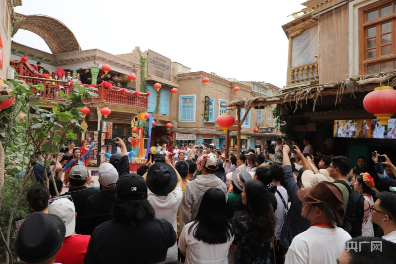 【新质新造】新疆文旅点亮“第九产业” 奔赴“诗和远方”_【新质新造】新疆文旅点亮“第九产业” 奔赴“诗和远方”_