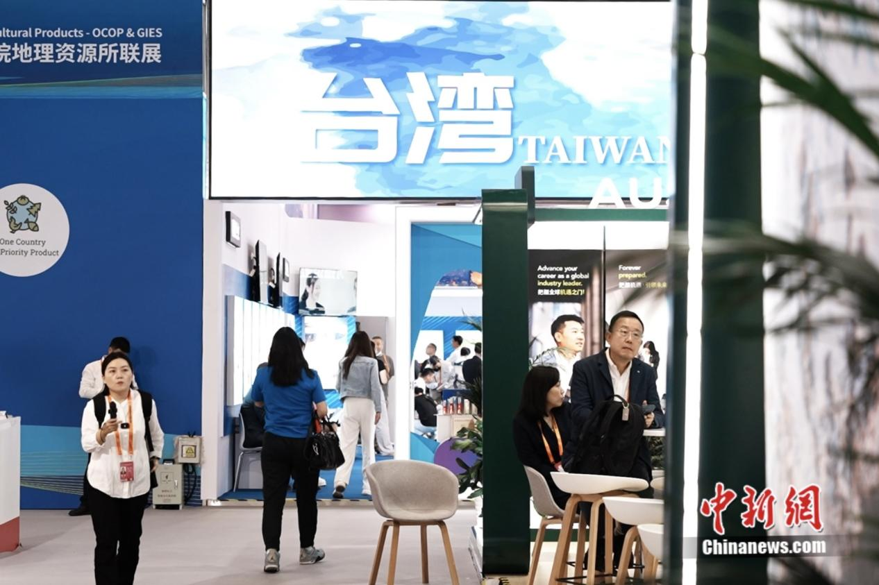 侧记：逐梦的年轻舞者、下乡的北大学子……“台湾形象”闪亮服贸会__侧记：逐梦的年轻舞者、下乡的北大学子……“台湾形象”闪亮服贸会