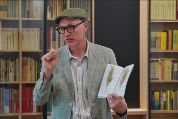 _美国诗人从小与中国古诗结缘:我用英语写绝句 | 老外讲故事·中华文化圈粉记③_美国诗人从小与中国古诗结缘:我用英语写绝句 | 老外讲故事·中华文化圈粉记③