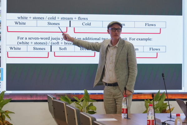 美国诗人从小与中国古诗结缘:我用英语写绝句 | 老外讲故事·中华文化圈粉记③_美国诗人从小与中国古诗结缘:我用英语写绝句 | 老外讲故事·中华文化圈粉记③_