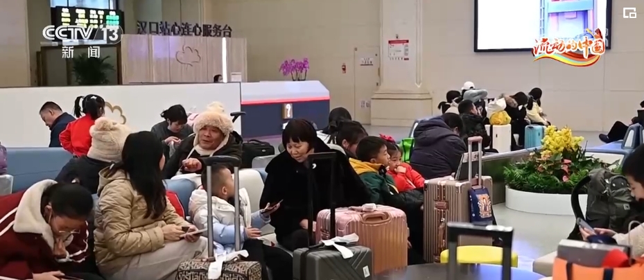 “五色识别牌”“情暖驿站”……春运暖心服务温暖旅客回家路__“五色识别牌”“情暖驿站”……春运暖心服务温暖旅客回家路