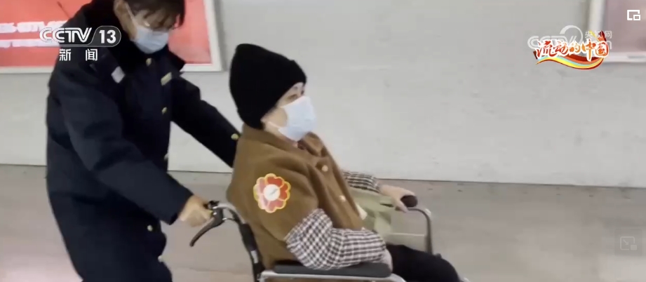 “五色识别牌”“情暖驿站”……春运暖心服务温暖旅客回家路__“五色识别牌”“情暖驿站”……春运暖心服务温暖旅客回家路