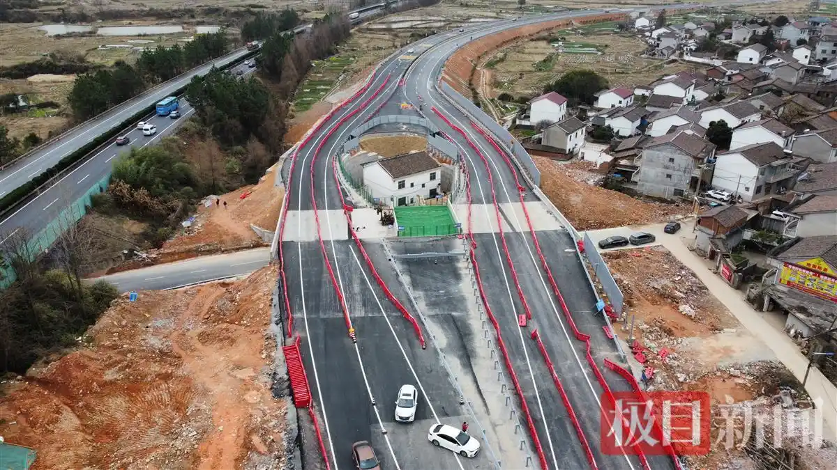 江西“最强钉子户”独守孤房：没料到政府宁可多花钱让公路改道，也不答应自家要求_江西“最强钉子户”独守孤房：没料到政府宁可多花钱让公路改道，也不答应自家要求_
