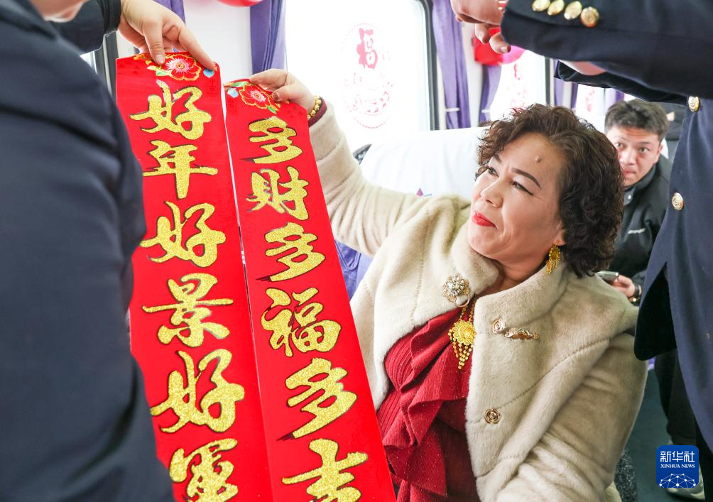 按压液晶屏幕有波纹正常吗_华为7plus防水吗_