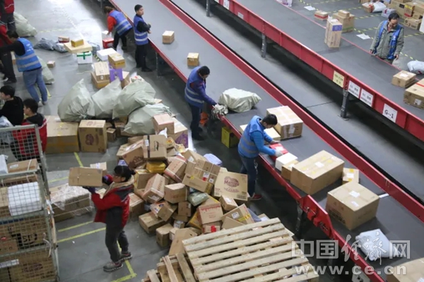 _中经评论：快递“飞驰”映射活力中国_中经评论：快递“飞驰”映射活力中国
