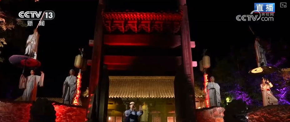 _“一秒入戏”穿越、亭台楼阁火树银花 多样“夜”态激活消费新活力_“一秒入戏”穿越、亭台楼阁火树银花 多样“夜”态激活消费新活力