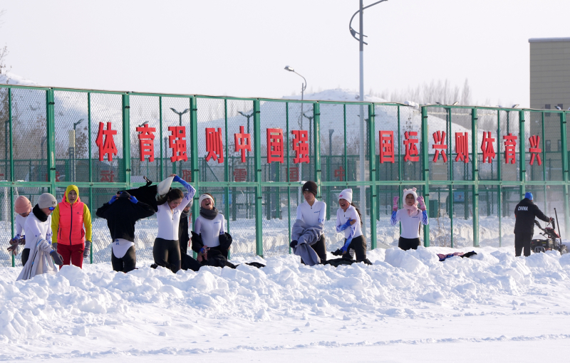 _新春走基层丨“一老一小” 的冰雪欢乐颂_新春走基层丨“一老一小” 的冰雪欢乐颂