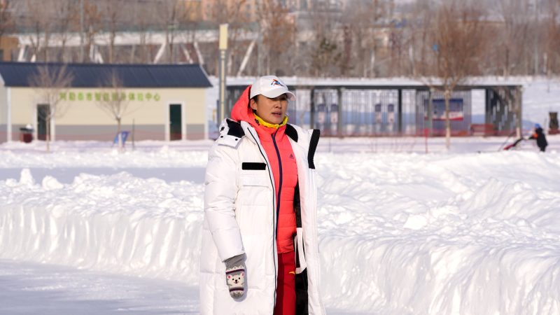 新春走基层丨“一老一小” 的冰雪欢乐颂__新春走基层丨“一老一小” 的冰雪欢乐颂