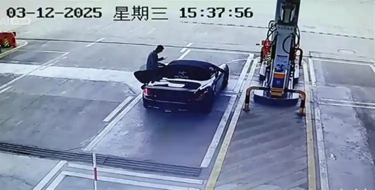 加油逃单报警给追回吗__宝马女司机撞保时捷男司机