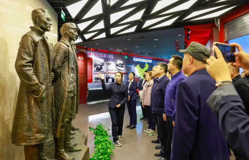 文化根基文化自信_探寻乌鲁木齐_