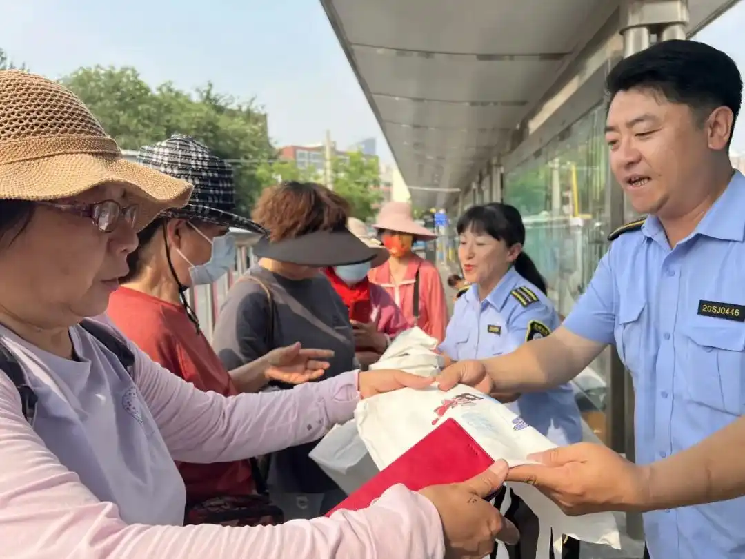 北京开展网络辟谣进公交活动，筑牢“移动”网络安全防线